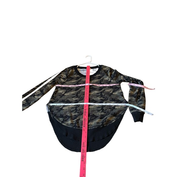 Hem & Thread Woman's Camouflage Top-5/$15 - Picture 3 of 4